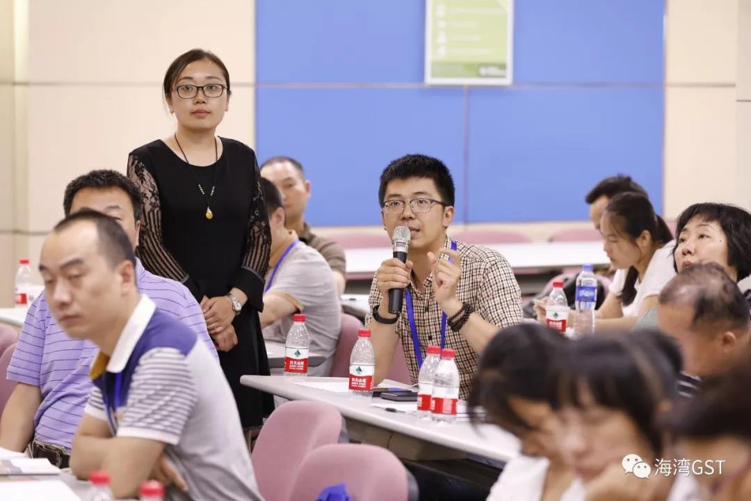參會供應(yīng)商代表在現(xiàn)場就關(guān)心的問題進(jìn)行提問